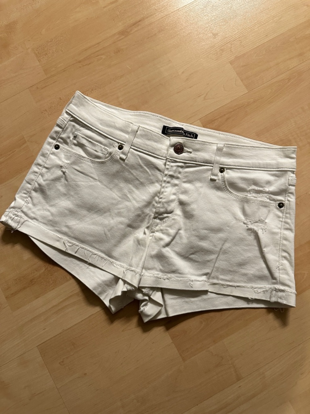 Abercrombie & Fitch White Denim Jean Shorts Midrise 2” inseam - size 27